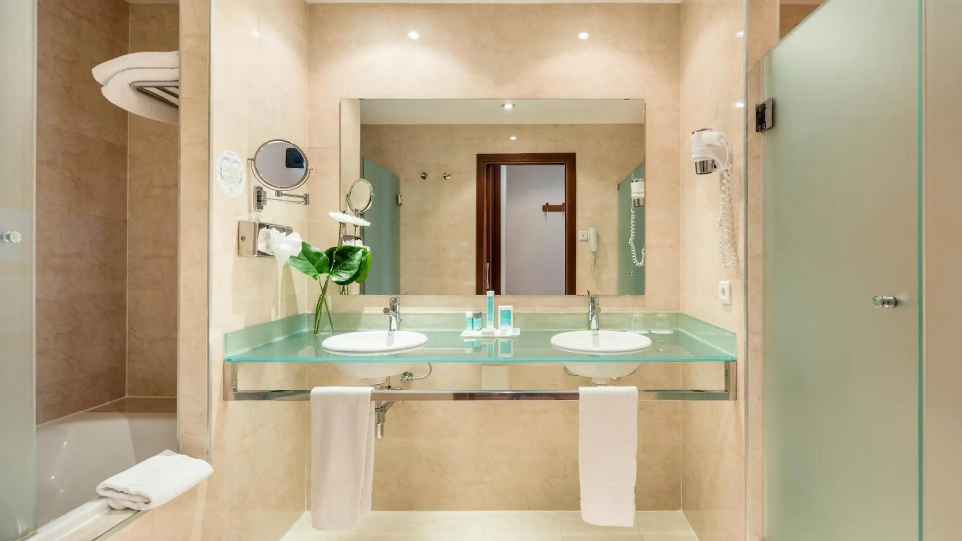Ilunion Malaga Hotel 4*,